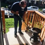 Sweeping-front-steps Sweeping-front-steps